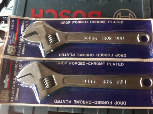 ประแจเลื่อน TOOL KING ขนาดยาว 300 มม. เป็นเหล็ก IRON BULL เนื้อดีคุณภาพสูง