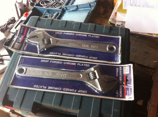 ประแจเลื่อน TOOL KING ขนาดยาว 300 มม. เป็นเหล็ก IRON BULL เนื้อดีคุณภาพสูง