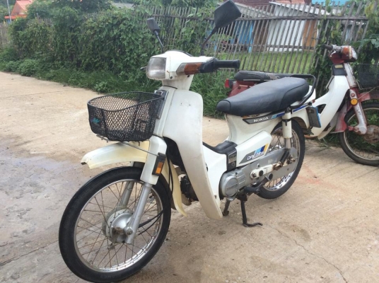 ดรีมคุรุสภาสีขาวเดิมๆทะเบียนโอนภาษีเต็มราคาถูก13500บาท ดรีมคุรุสภาสีขาวเดิมๆทะเบียนโอนภาษีเต็มราคาถูก13500บาท