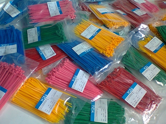 เผื่อมีใครสนใจเคเบิ้ลไทร์รัดสาย 6 นิ้ว