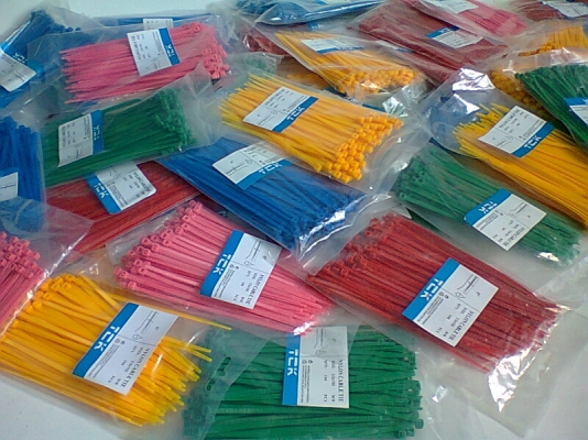 เผื่อมีใครสนใจเคเบิ้ลไทร์รัดสาย 6 นิ้ว