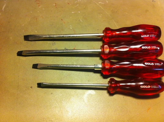 ไขควงแบน SOLO คุณภาพสูงปลายแข็งพิเศษ ขายชุด 4 ตัว