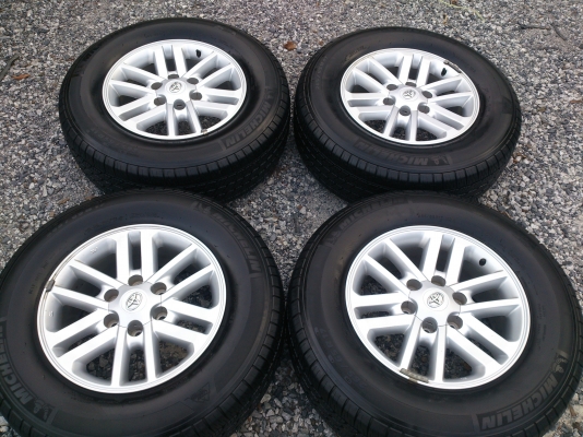 ขายแม็กTOYOTA VIGOพร้อมยางมิชลิน 265/65R17 ยางสัปดาห์ที่31 ปี11 ดอกยางเท่ากัน จำนวน 1 ชุด  พร้อมน๊อตแท้ 24 ตัว
