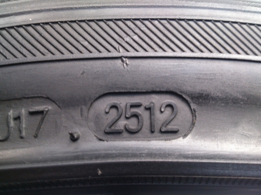 ขายแม็ก 5รู100 ขอบ18 พร้อมยาง225/40R18 ยางสัปดาห์ที่25 ปี12 ดอกยางสวยลึกเท่ากันไม่แตกลายไม่ร้าว จำนวน 1 ชุด