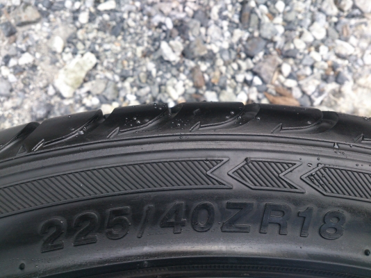 ขายแม็ก 5รู100 ขอบ18 พร้อมยาง225/40R18 ยางสัปดาห์ที่25 ปี12 ดอกยางสวยลึกเท่ากันไม่แตกลายไม่ร้าว จำนวน 1 ชุด