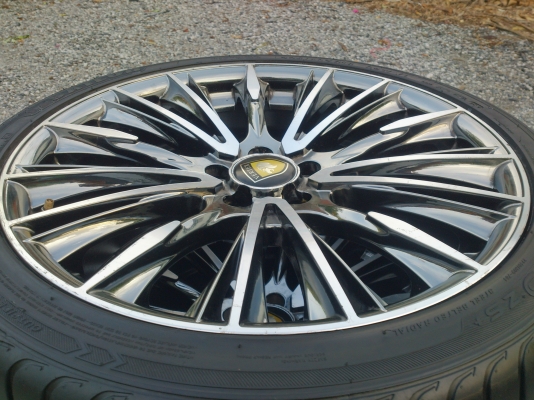 ขายแม็ก 5รู100 ขอบ18 พร้อมยาง225/40R18 ยางสัปดาห์ที่25 ปี12 ดอกยางสวยลึกเท่ากันไม่แตกลายไม่ร้าว จำนวน 1 ชุด