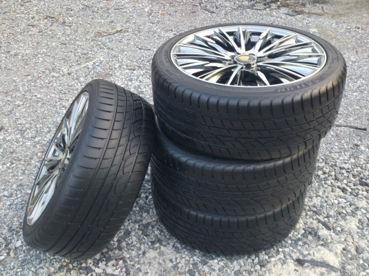 ขายแม็ก 5รู100 ขอบ18 พร้อมยาง225/40R18 ยางสัปดาห์ที่25 ปี12 ดอกยางสวยลึกเท่ากันไม่แตกลายไม่ร้าว จำนวน 1 ชุด