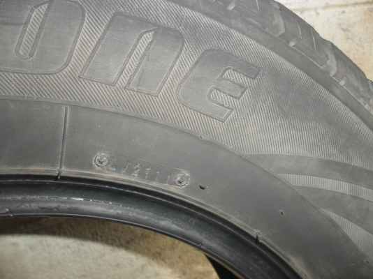 ยาง BRIDGESTONE 195R14 ปี11 สวยๆ 1 คู่ ราคา 1200 บาท