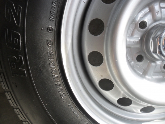 ล้อกะทะ 15นิ้ว5รู114 พร้อมยาง205/70R15 ปี09 สวยๆ 4 ล้อ ราคา 4500 บาท ล้อกะทะ 15นิ้ว5รู114 พร้อมยาง205/70R15 ปี09 สวยๆ 4 ล้อ ราคา 4500 บาท