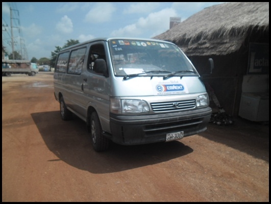 รถตู้จรวด