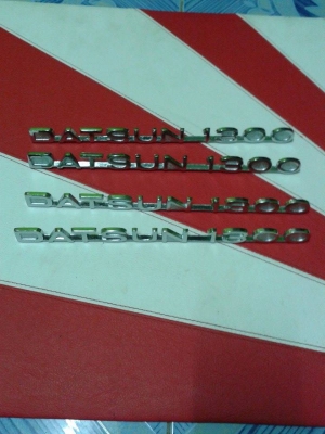 ขายโลโก้ข้างแก้ม ดัทสัน 521 เเละดัทสัน520 สภาพสวยๆครับ ขายโลโก้ข้างแก้ม ดัทสัน 521 เเละดัทสัน520 สภาพสวยๆครับ