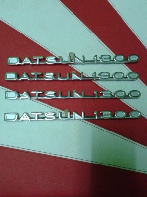 ขายโลโก้ข้างแก้ม ดัทสัน 521 เเละดัทสัน520 สภาพสวยๆครับ ขายโลโก้ข้างแก้ม ดัทสัน 521 เเละดัทสัน520 สภาพสวยๆครับ