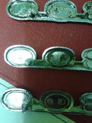 ขายโลโก้ข้างแก้ม ดัทสัน 521 เเละดัทสัน520 สภาพสวยๆครับ ขายโลโก้ข้างแก้ม ดัทสัน 521 เเละดัทสัน520 สภาพสวยๆครับ