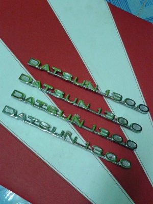 ขายโลโก้ข้างแก้ม ดัทสัน 521 เเละดัทสัน520 สภาพสวยๆครับ ขายโลโก้ข้างแก้ม ดัทสัน 521 เเละดัทสัน520 สภาพสวยๆครับ