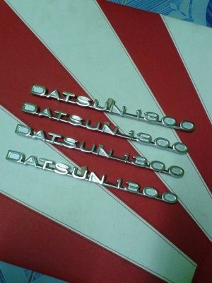 ขายโลโก้ข้างแก้ม ดัทสัน 521 เเละดัทสัน520 สภาพสวยๆครับ ขายโลโก้ข้างแก้ม ดัทสัน 521 เเละดัทสัน520 สภาพสวยๆครับ