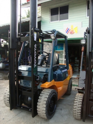 +++ ขายโฟล์คลิฟท์ TOYOTA 7FD30  ขนาด 3 ตัน  เครื่องยนต์ดีเซล เกียร์ออโตเมติค  เสา 3 เมตร  ยางตัน  *** สนใจรายละเอียด  ราคา  คุยได้ครับ โทร. 081-659-7598 ***