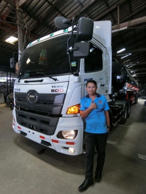 ขายหัวลากใหม่ Hino Victor  ใหม่  344/380 แรงม้ารถใหม่ ( 344 ออกรถใช้เงิน 170,000 )พร้อมประกันภัย 083-399-5040