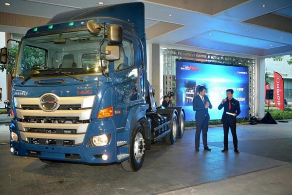 ขายหัวลากใหม่ Hino Victor  ใหม่  344/380 แรงม้ารถใหม่ ( 344 ออกรถใช้เงิน 170,000 )พร้อมประกันภัย 083-399-5040