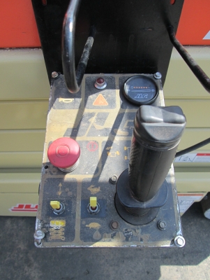 ขายรถกระเช้า JLG (มือสอง) รุ่น 2646E2 (สูง 7.92 M.) ราคา 280,000 บาท  เข้ามาดูสินค้าได้ที่ MTS. บางนา กม.7