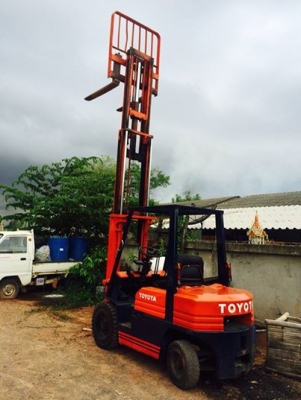 ขาย TOYOTA 5FD-25  เสาสูง 4.30  เมตร ( เข้าตู้ )