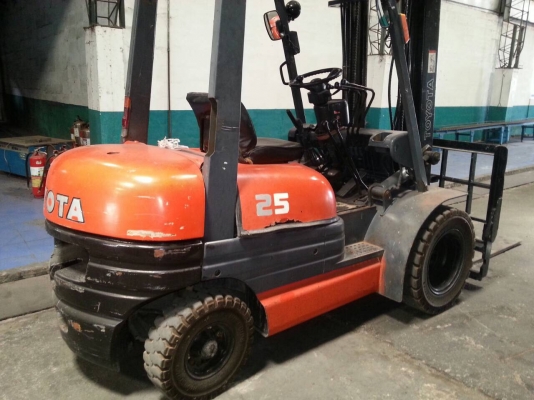 โฟคลิฟ toyota 2.5 มีตัวเท. สภาพสวย พร้อมใช้