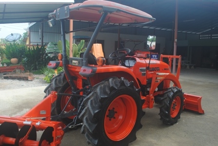 ขายรถไถ Kubota L 3608 (4WD) พร้อมดันหน้าคานบนและผานหลังตราช้าง