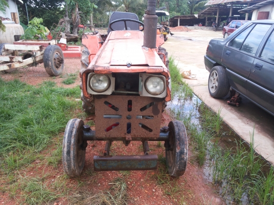 รถไถคูโบต้ารุ่นL1802 40,000บาท รถไถคูโบต้ารุ่นL1802 40,000บาท