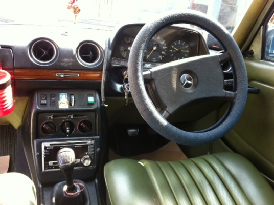 ขาย Benz w123 200 amg LPG เกียร์ MT 4 Speed