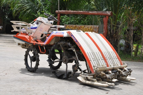 ขายรถดำนา kubota 4แถว 5แถว