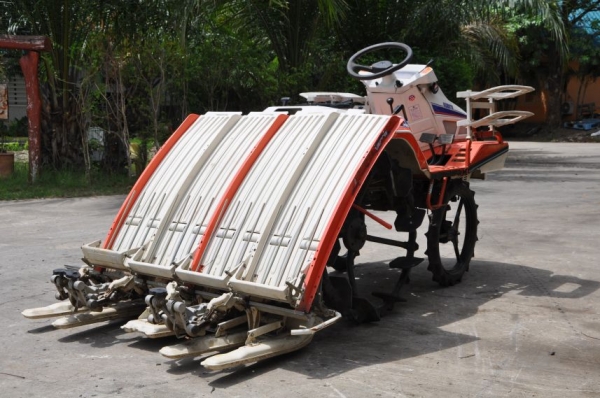 ขายรถดำนา kubota 4แถว 5แถว