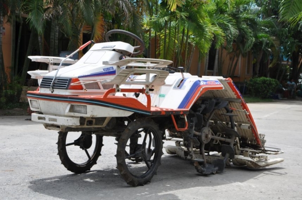 ขายรถดำนา kubota 4แถว 5แถว