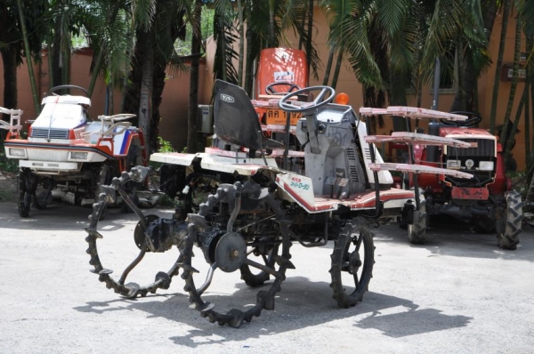 ขายรถดำนา iseki4แถว / yanmarสวยๆ 35,000 เท่านั้น