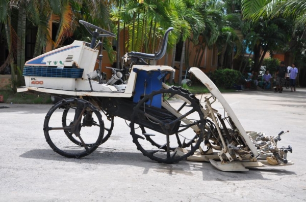 ขายรถดำนา iseki4แถว / yanmarสวยๆ 35,000 เท่านั้น