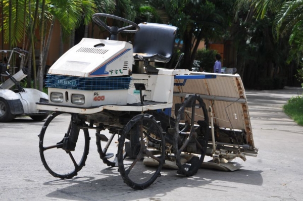 ขายรถดำนา iseki4แถว / yanmarสวยๆ 35,000 เท่านั้น