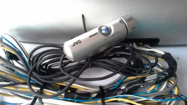 Sub Box JVC มีแอมป์ในตัว ขนาด 120W พร้อมรีโมทควบคุม