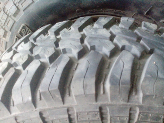 ขายยางMud  265/75/16 ปี 13 พร้อมล้อสวยๆเลยครับ