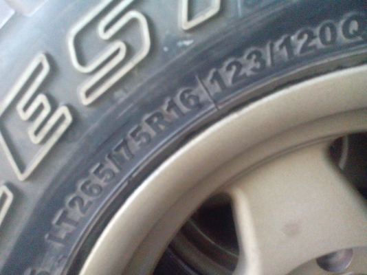 ขายยางMud  265/75/16 ปี 13 พร้อมล้อสวยๆเลยครับ