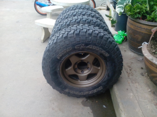 ขายยางMud  265/75/16 ปี 13 พร้อมล้อสวยๆเลยครับ