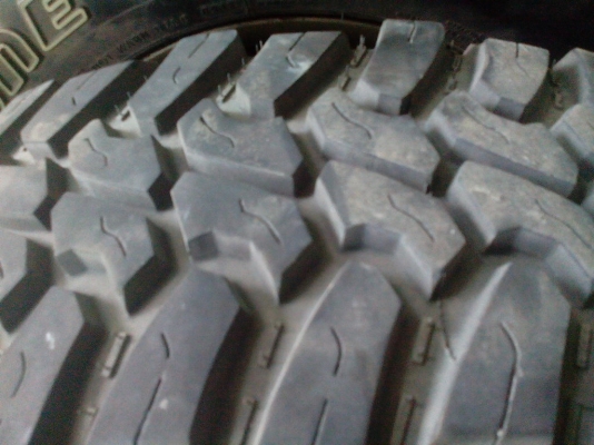 ขายยางMud  265/75/16 ปี 13 พร้อมล้อสวยๆเลยครับ