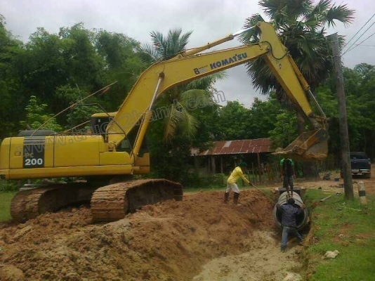 รถแบคโฮ KOMATSU PC200 รุ่น7 รถแบคโฮ KOMATSU PC200 รุ่น7