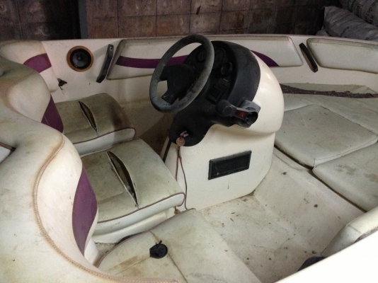 ขายเรือเปล่าพร้อมเทรลเลอร์และเครื่องอินเบอร์ด