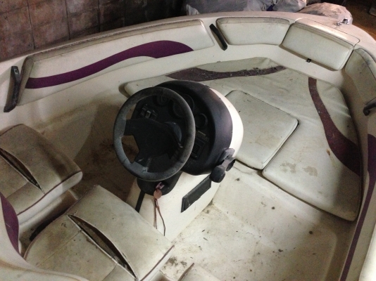 ขายเรือเปล่าพร้อมเทรลเลอร์และเครื่องอินเบอร์ด