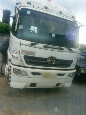 รถฮีโน่ 10 ล้อ หัวลาก 260 แรงม้า. ปี 46.  ( ขายแม่ , ลูก )  สนใจติดต่อ 081 - 6079515