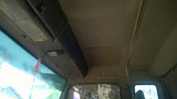 รถอีซูซุ 10 ล้อดั้ม 200 แรงม้า. ปี 48.  สนใจติดต่อ 081 - 6079515