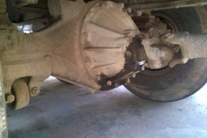 รถอีซูซุ 10 ล้อ ( บรรทุกกากน้ำตาล )  เปลี่ยนเครื่อง 195 แรงม้า.  สนใจติดต่อ  081 - 6079515