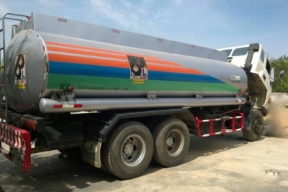 รถอีซูซุ 10 ล้อ ( บรรทุกกากน้ำตาล )  เปลี่ยนเครื่อง 195 แรงม้า.  สนใจติดต่อ  081 - 6079515