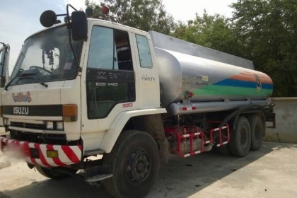 รถอีซูซุ 10 ล้อ ( บรรทุกกากน้ำตาล )  เปลี่ยนเครื่อง 195 แรงม้า.  สนใจติดต่อ  081 - 6079515