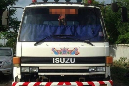 รถอีซูซุ 10 ล้อ ( บรรทุกกากน้ำตาล )  เปลี่ยนเครื่อง 195 แรงม้า.  สนใจติดต่อ  081 - 6079515