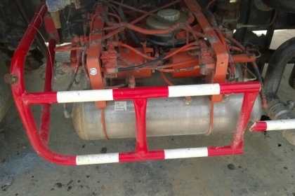 รถอีซูซุ 10 ล้อ ( บรรทุกกากน้ำตาล )  เปลี่ยนเครื่อง 195 แรงม้า.  สนใจติดต่อ  081 - 6079515