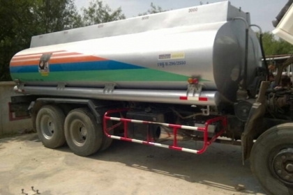 รถอีซูซุ 10 ล้อ ( บรรทุกกากน้ำตาล )  เปลี่ยนเครื่อง 195 แรงม้า.  สนใจติดต่อ  081 - 6079515